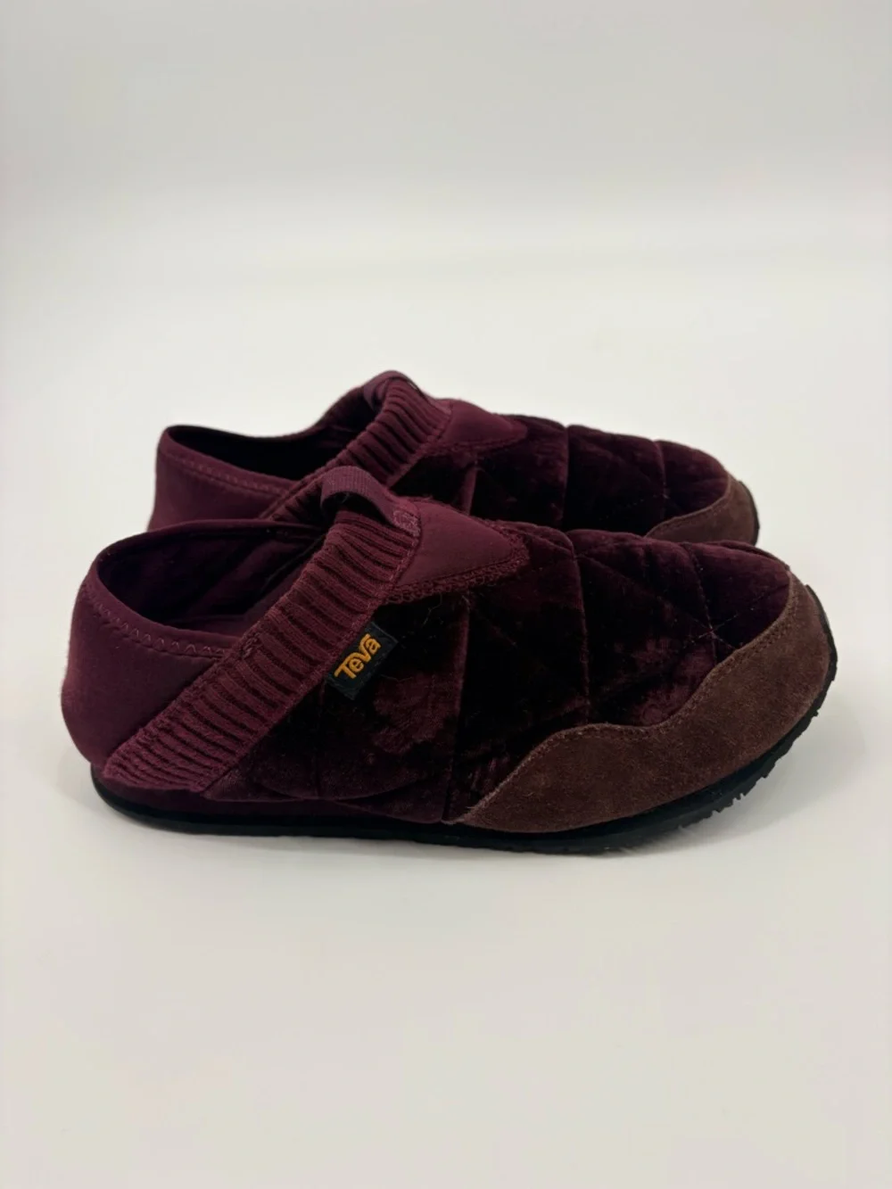 Teva Ember Moc Women's Slip On Slipper Shoes Size 8 Maroon Velvet Quilted - Picture 4 of 6
